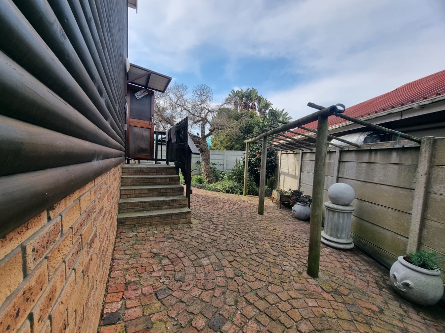 6 Bedroom Property for Sale in Dana Bay Western Cape
